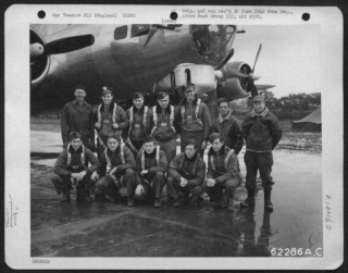 Lt Shoenthal And Crew 30-10-44.jpg